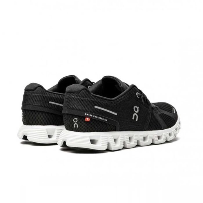 ON Running cloud 5 - black